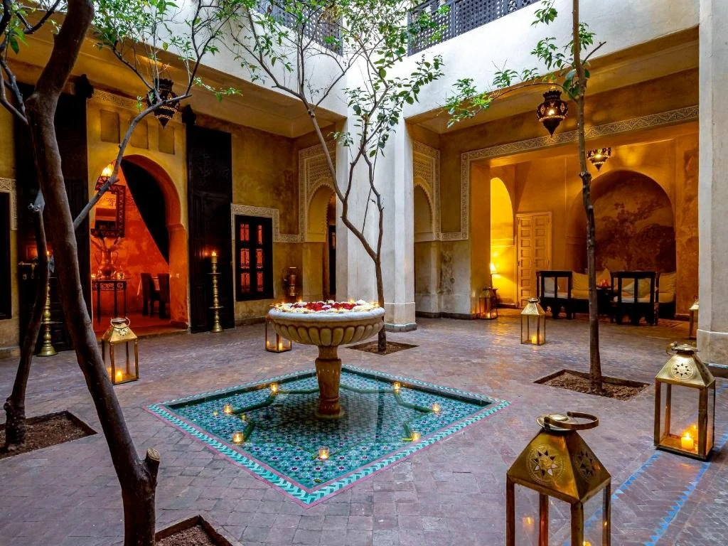 Riad de 11 suites avec agrément maison d'hôtes dans la médina de Marrakech — 1